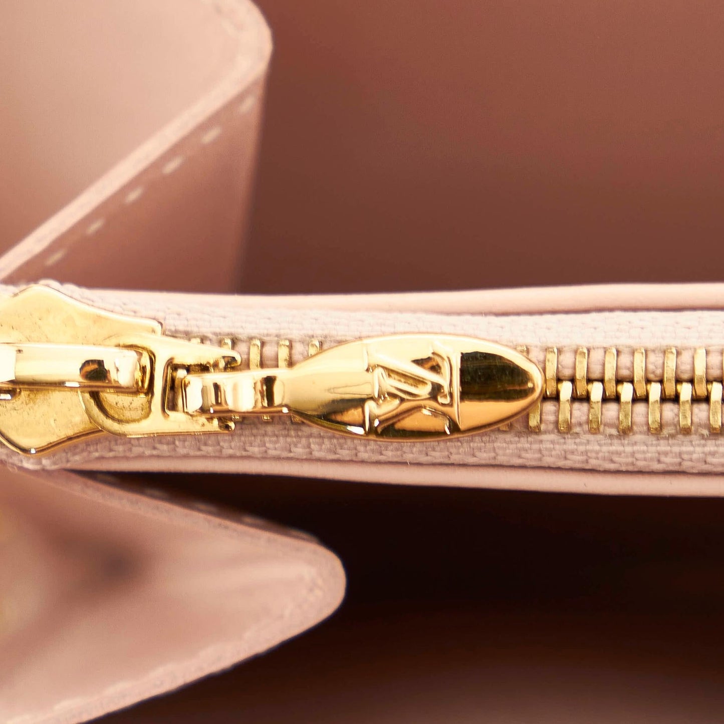 Louis Vuitton Monogram Vernis Zippy Wallet (SHG-z4JBhn)