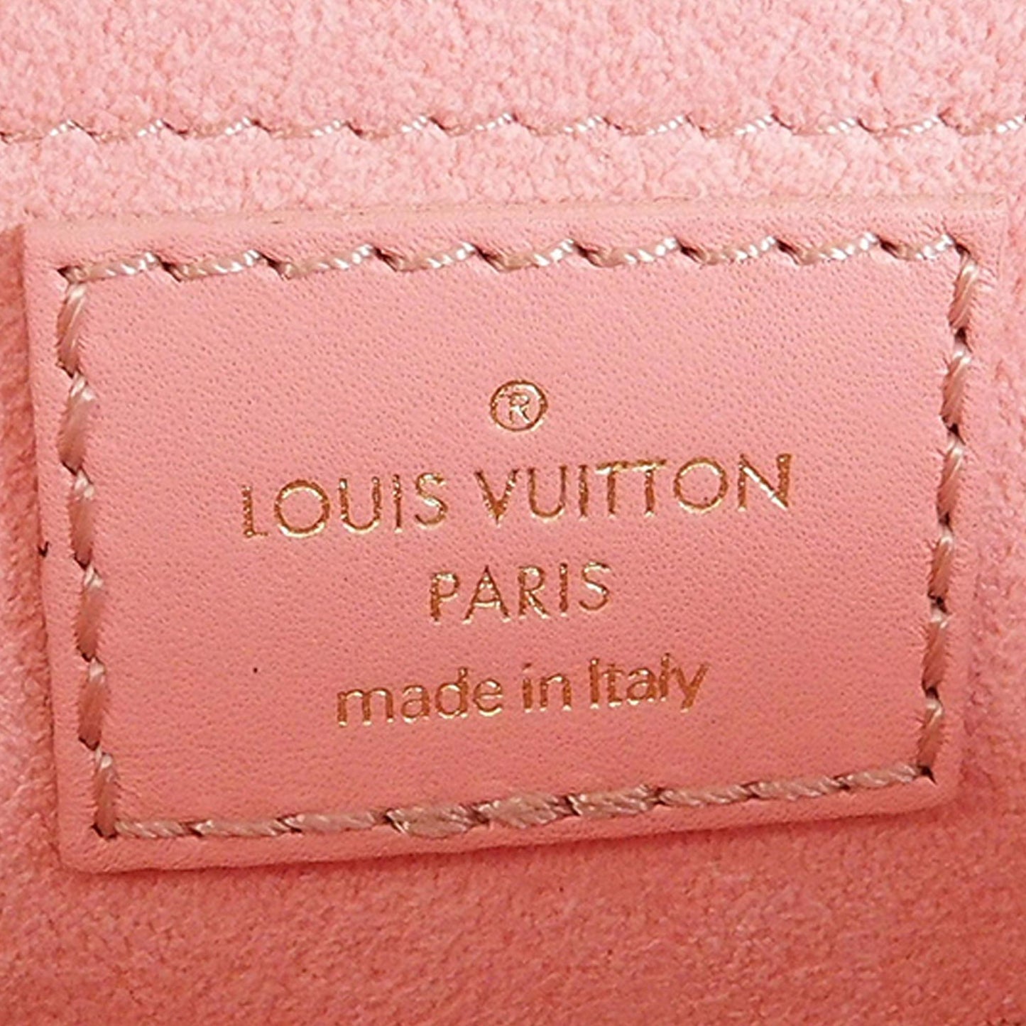Louis Vuitton New Wave Love Lock Heart Crossbody (SHG-36737)