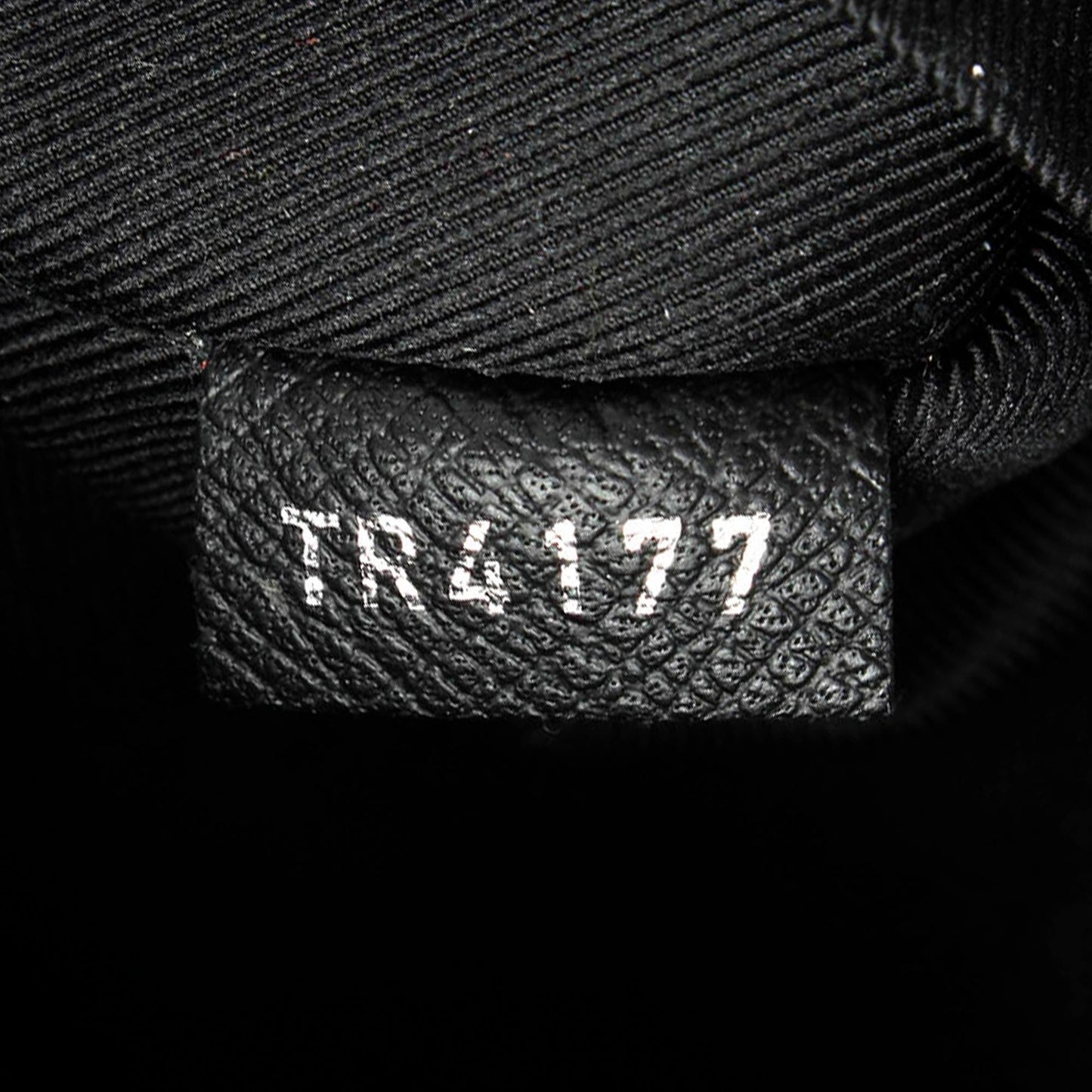 Louis Vuitton Taiga Apollo Backpack (SHG-Fnhfx8)