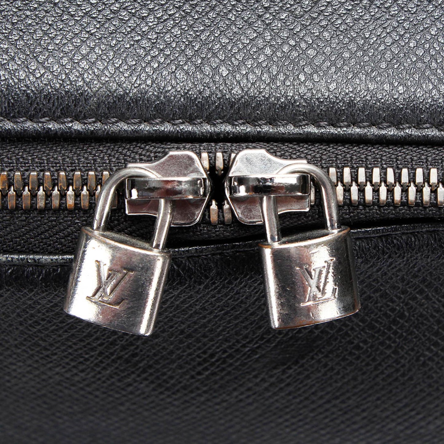 Louis Vuitton Taiga Apollo Backpack (SHG-Fnhfx8)