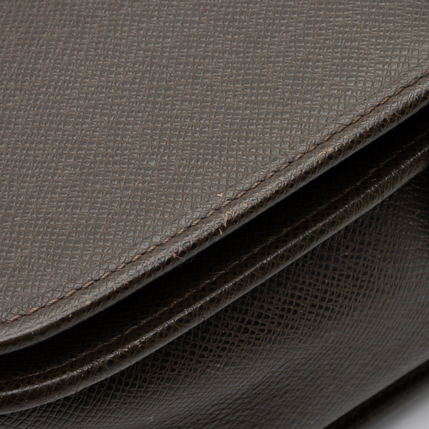 Louis Vuitton Taiga Leather Andrei Messenger (SHF-IYHH6n)