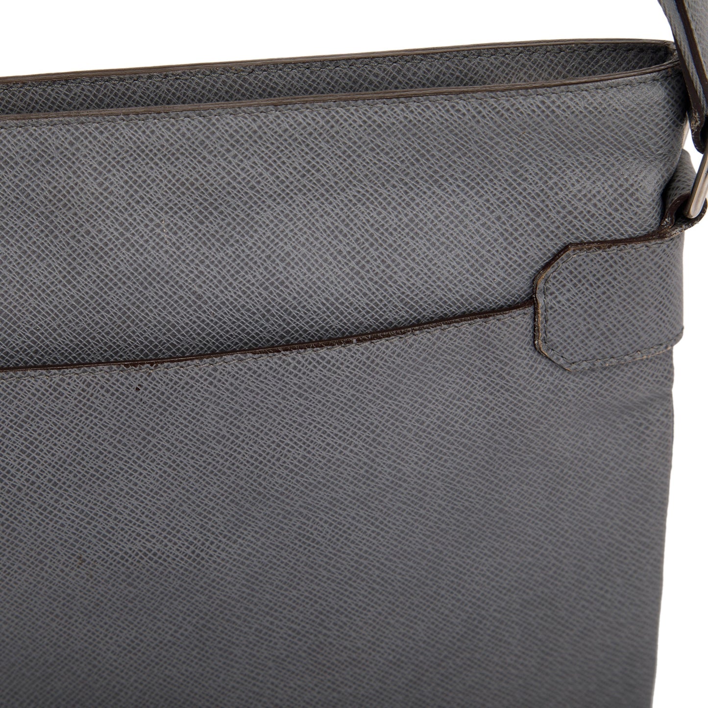 Louis Vuitton Taiga Leather Sasha Messenger Bag