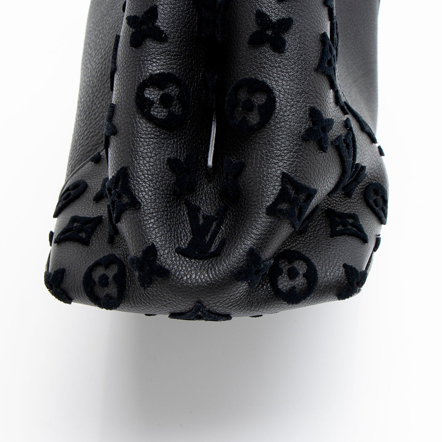 Louis Vuitton Veau Cachemire Tuffetage W PM Tote