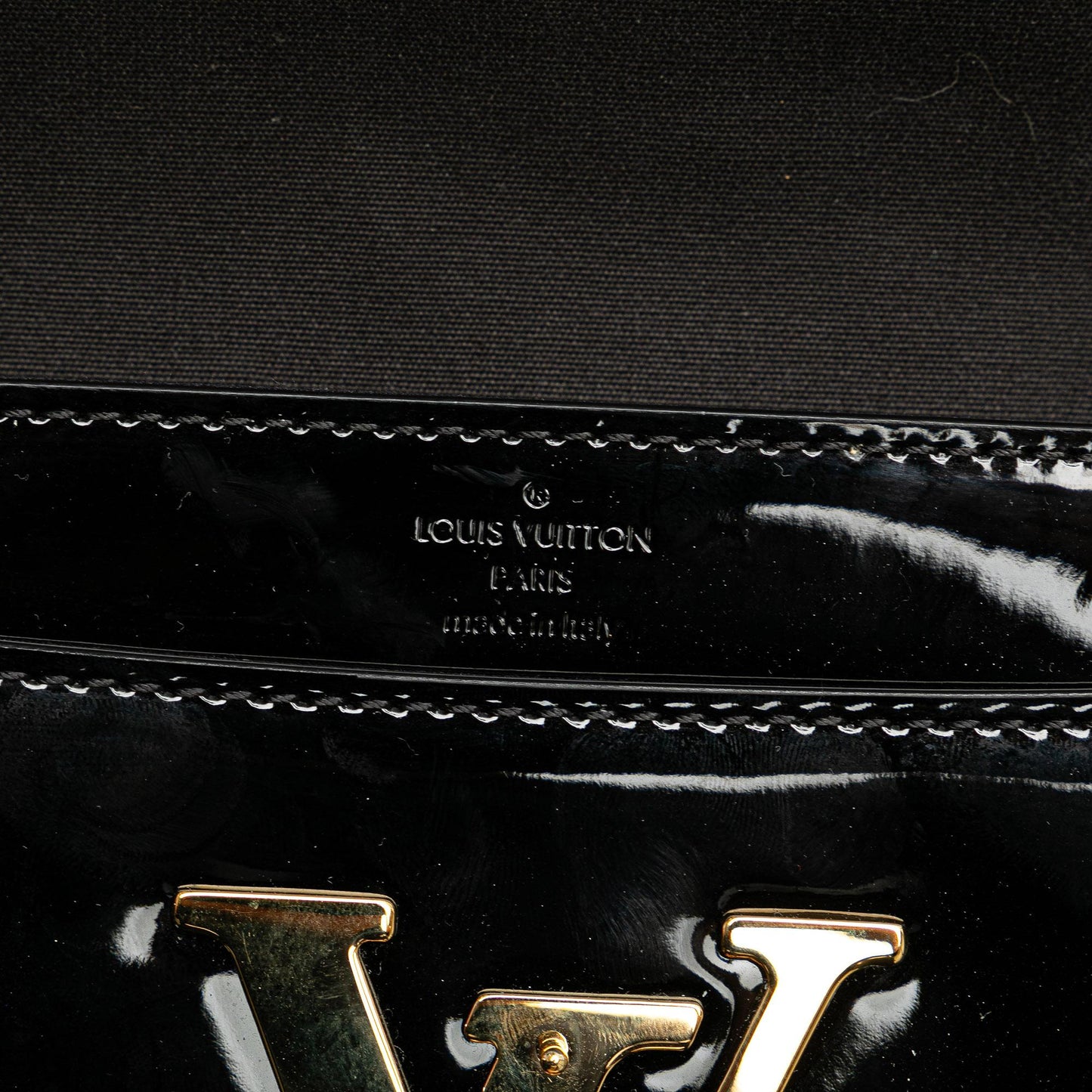Louis Vuitton Vernis Louise East West Clutch (SHG-HaRu4Q)