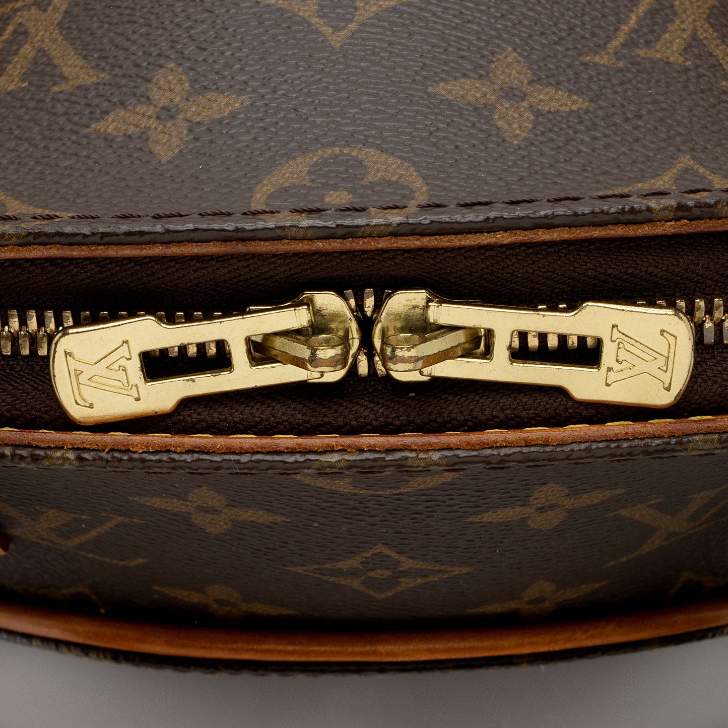 Louis Vuitton Vintage Monogram Canvas Ellipse PM Satchel (SHF-MqHUei)