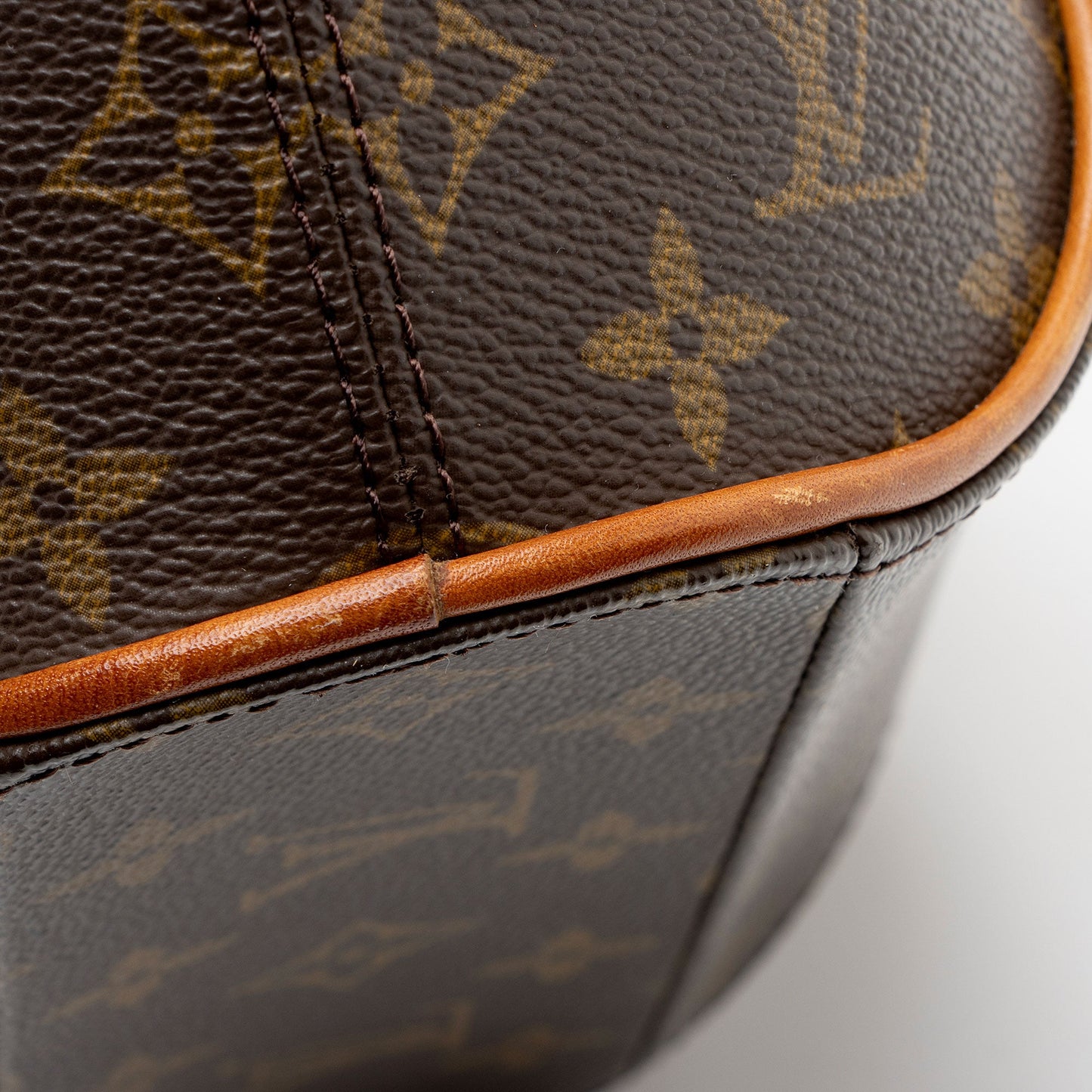 Louis Vuitton Vintage Monogram Canvas Ellipse PM Satchel (SHF-MqHUei)