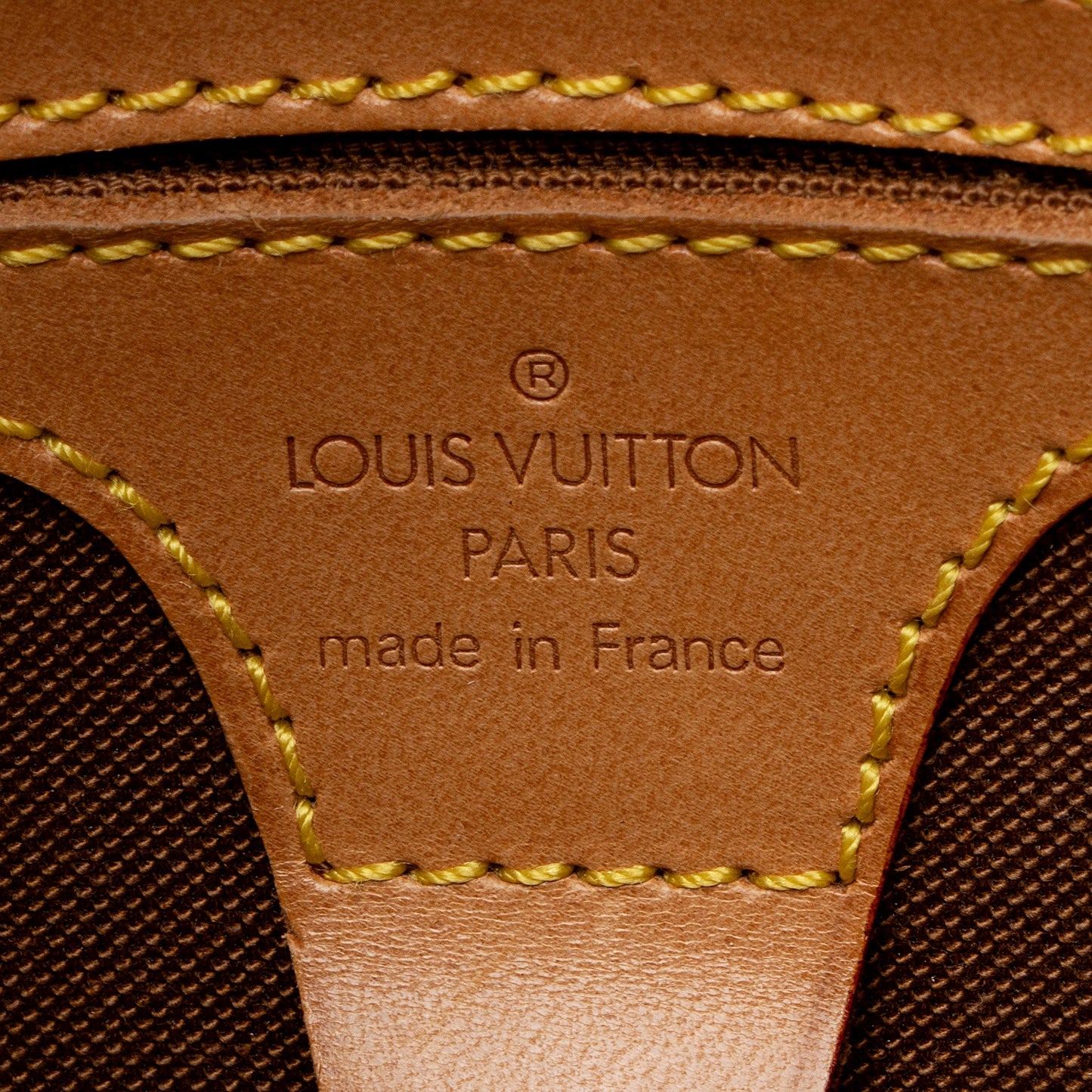 Louis Vuitton Vintage Monogram Canvas Ellipse PM Satchel (SHF-MqHUei)