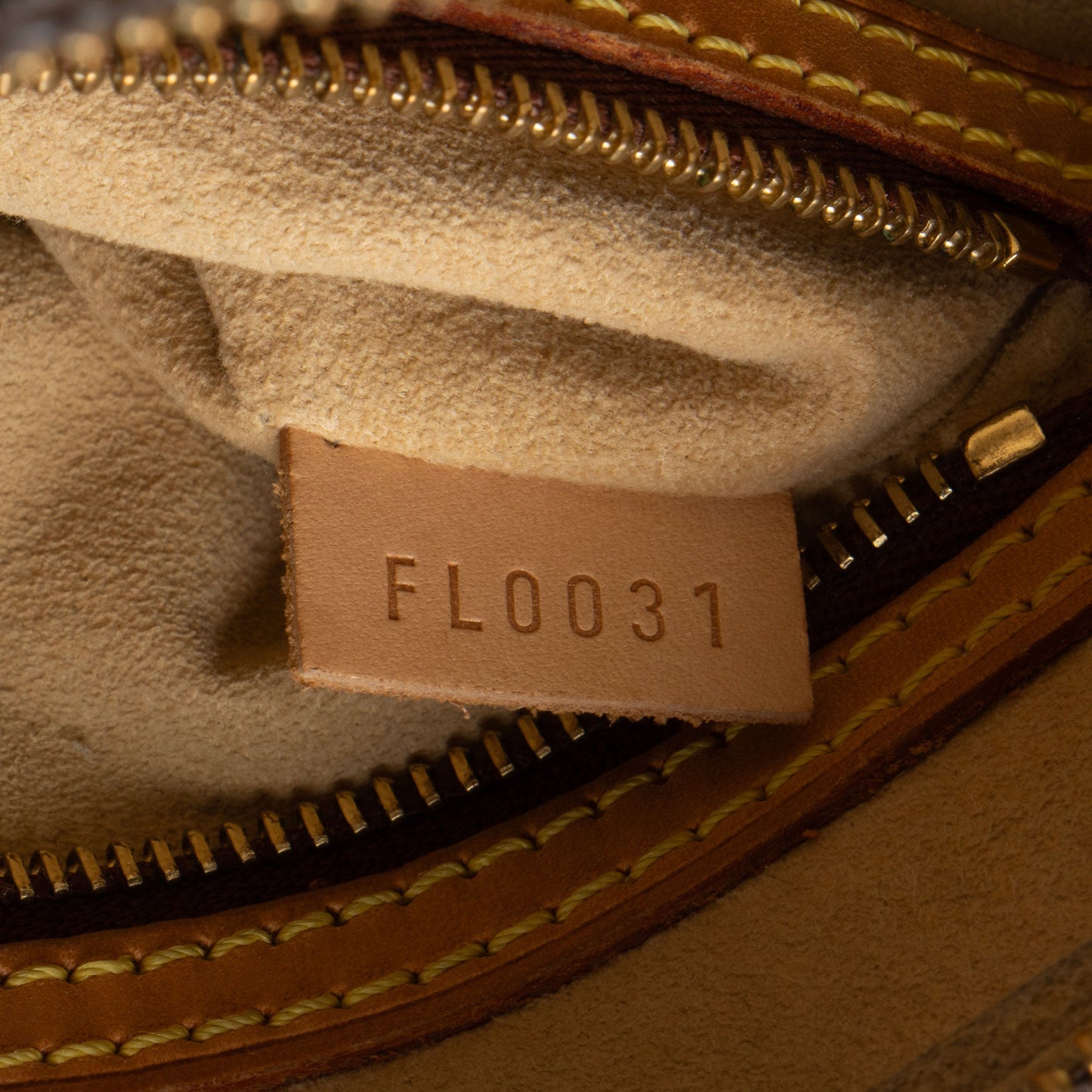 Louis Vuitton Vintage Monogram Canvas Looping MM Shoulder Bag