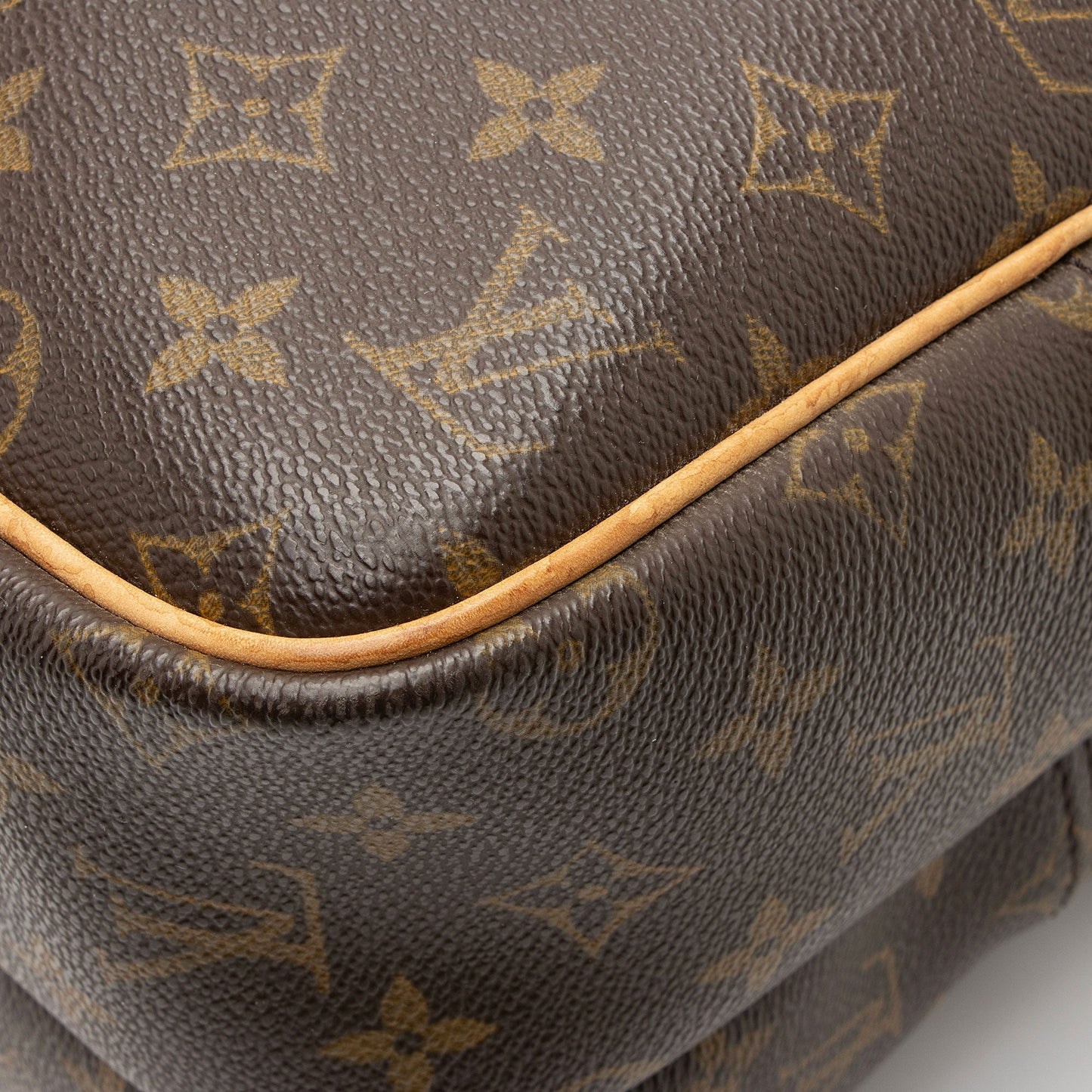 Louis Vuitton Vintage Monogram Canvas Reporter GM Messenger
