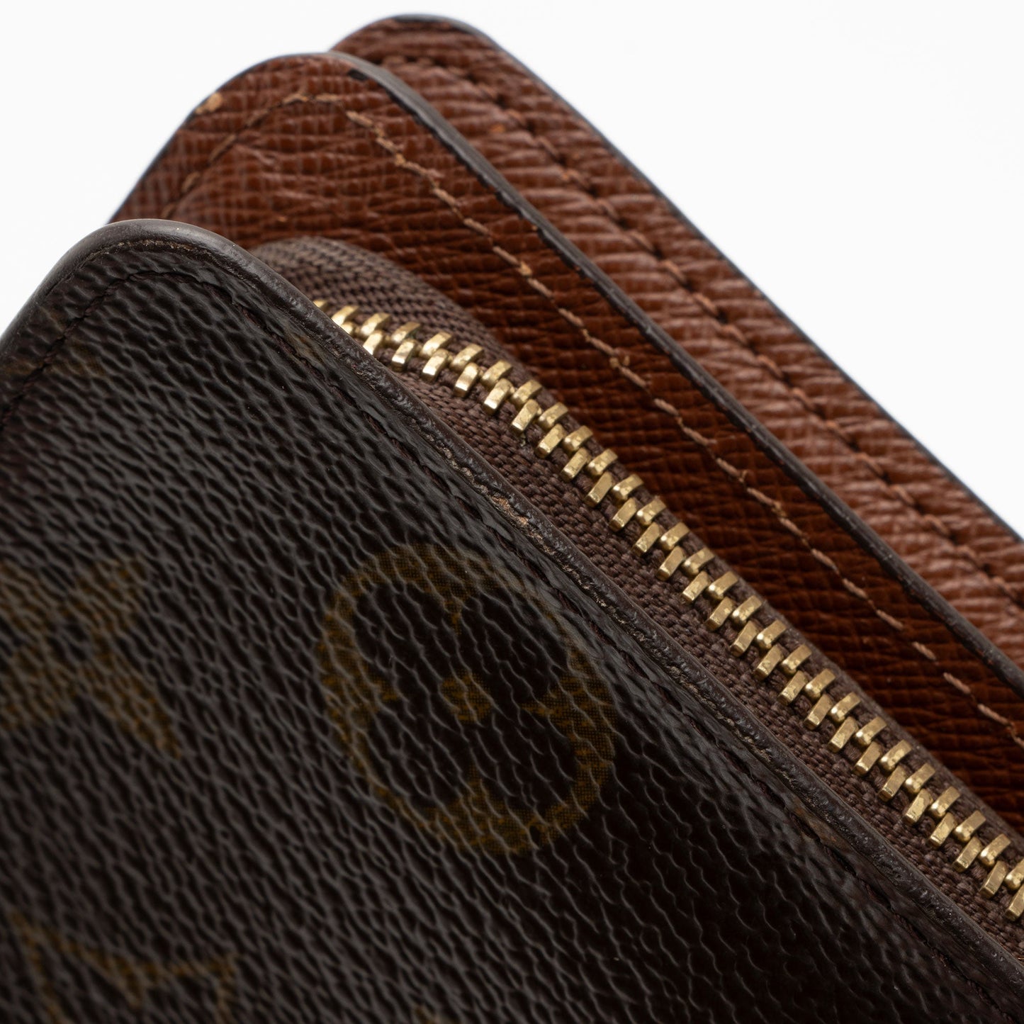 Louis Vuitton Vintage Monogram Canvas Zipped Compact Wallet (SHF-ES5o8c)
