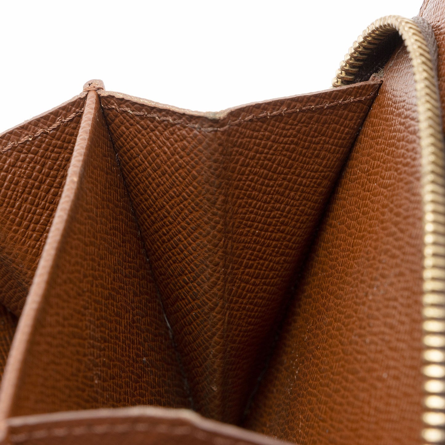 Louis Vuitton Vintage Monogram Canvas Zipped Compact Wallet (SHF-ES5o8c)