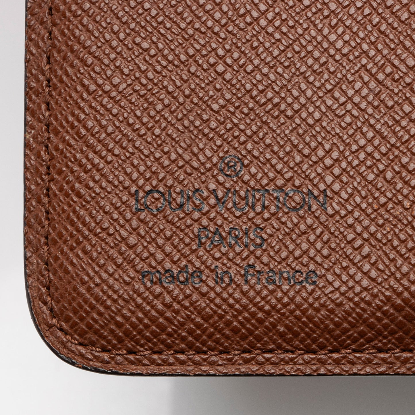 Louis Vuitton Vintage Monogram Canvas Zipped Compact Wallet (SHF-ES5o8c)