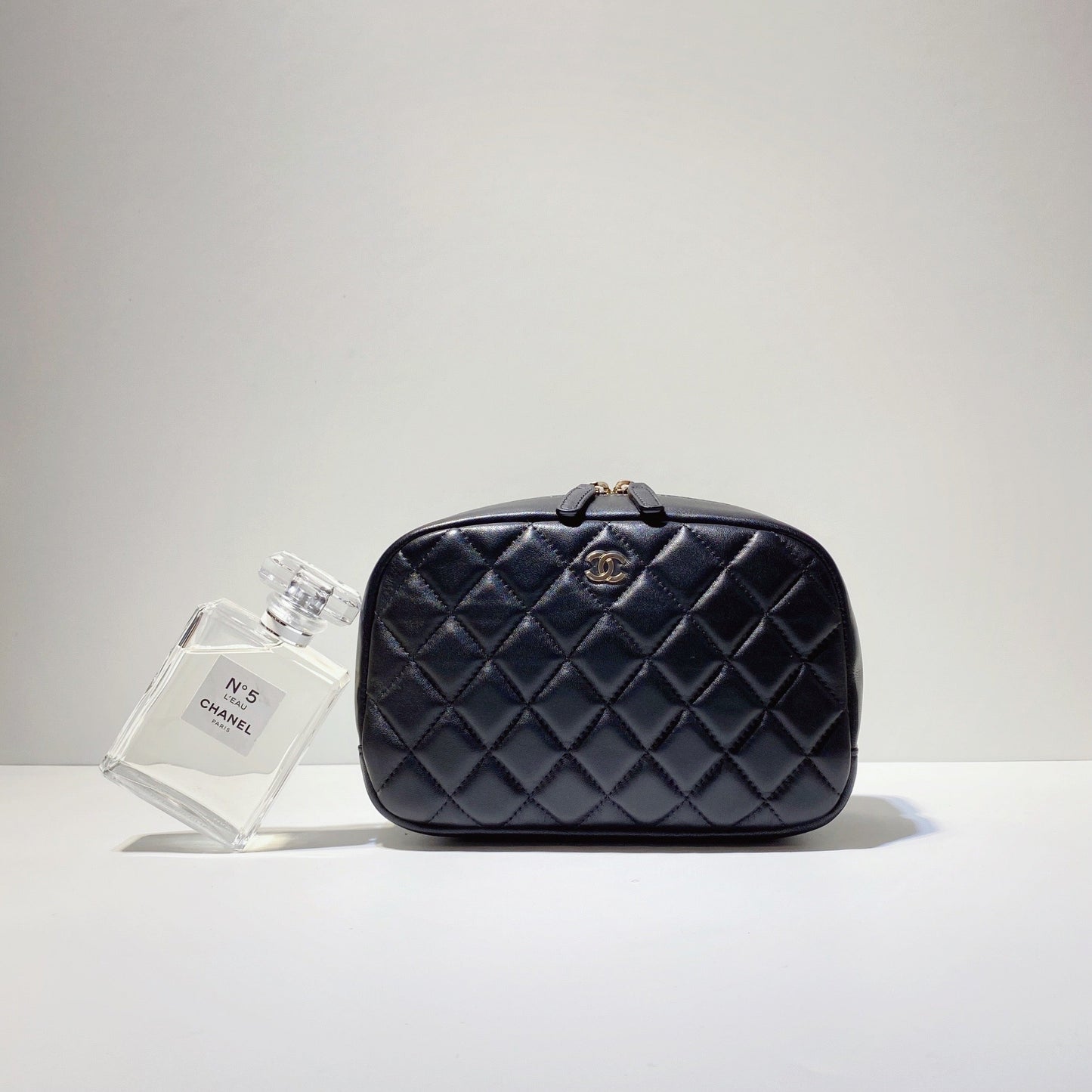 No.3524-Chanel Lambskin Large Cosmetic Pouch (Unused / 未使用品)