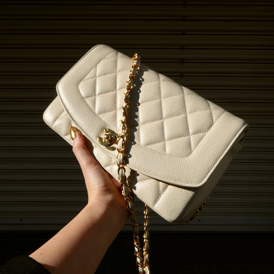 CHANEL 1994-1996 Diana Flap Medium Ivory Caviar 54876