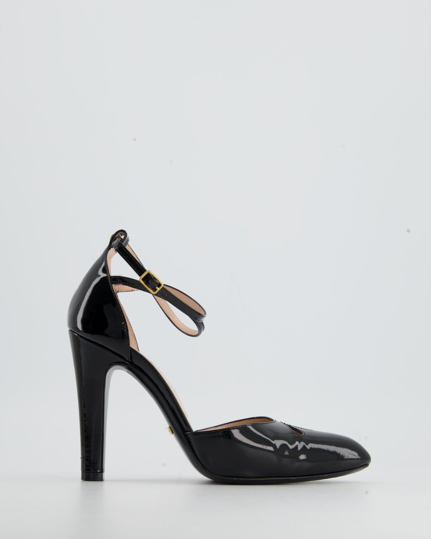 Luxury Gucci Patent Round-Toe Heel with Cut-Out Detail Shoe EU 37.5