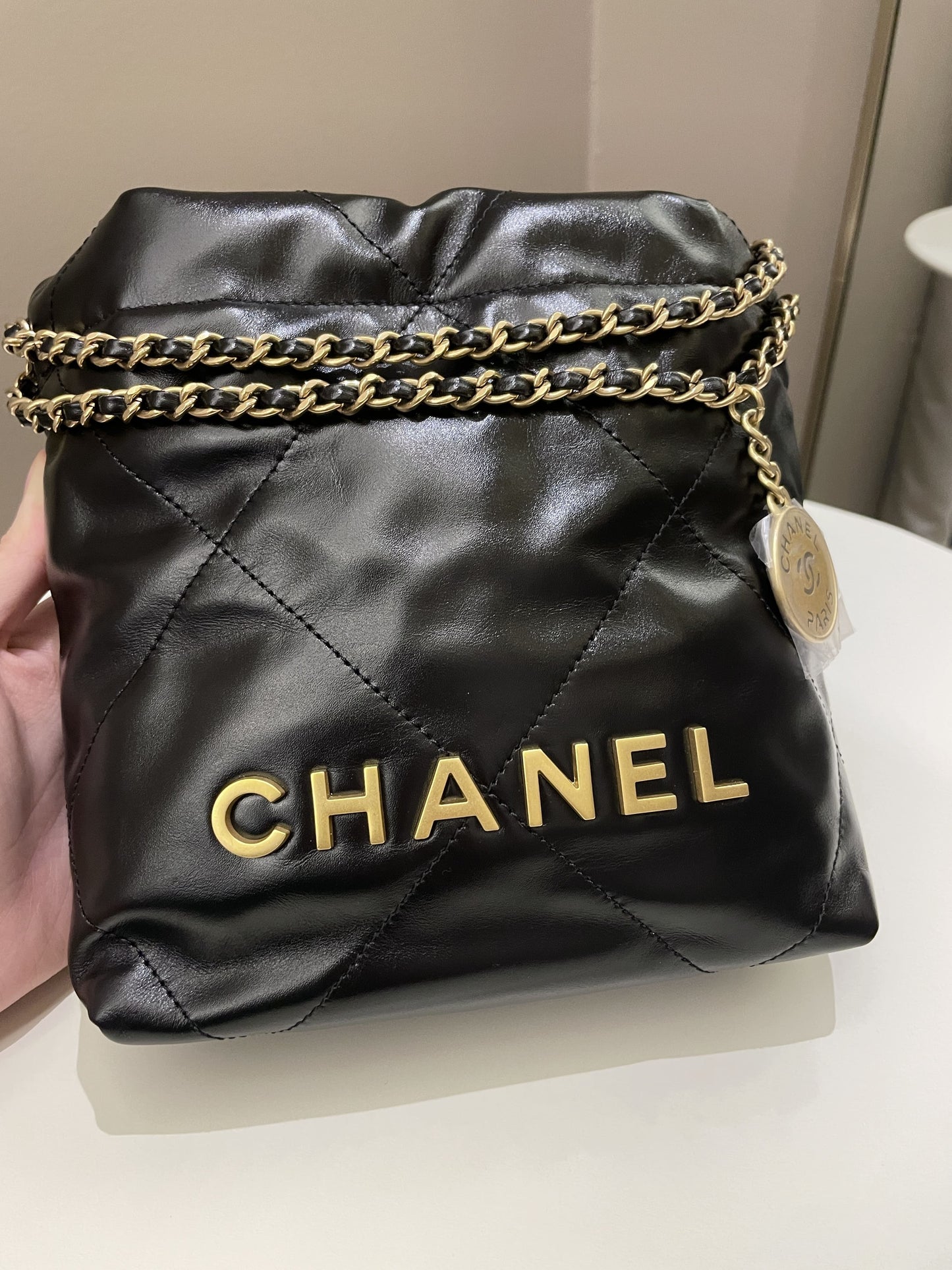 Luxury Chanel 22 Mini Black Calfskin