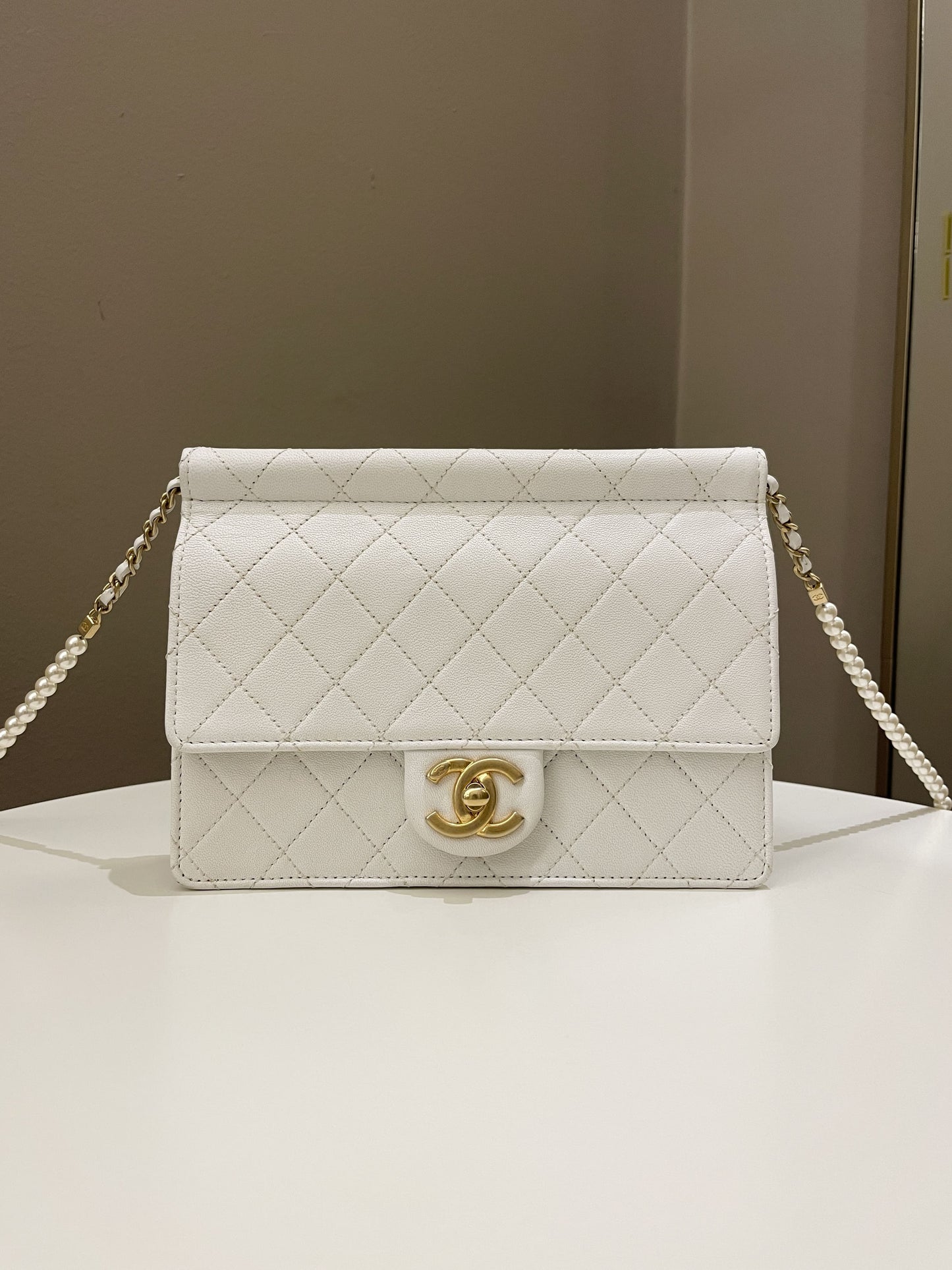 Luxury Chanel Pearl Chain Flap Bag White Stiff Lambskin