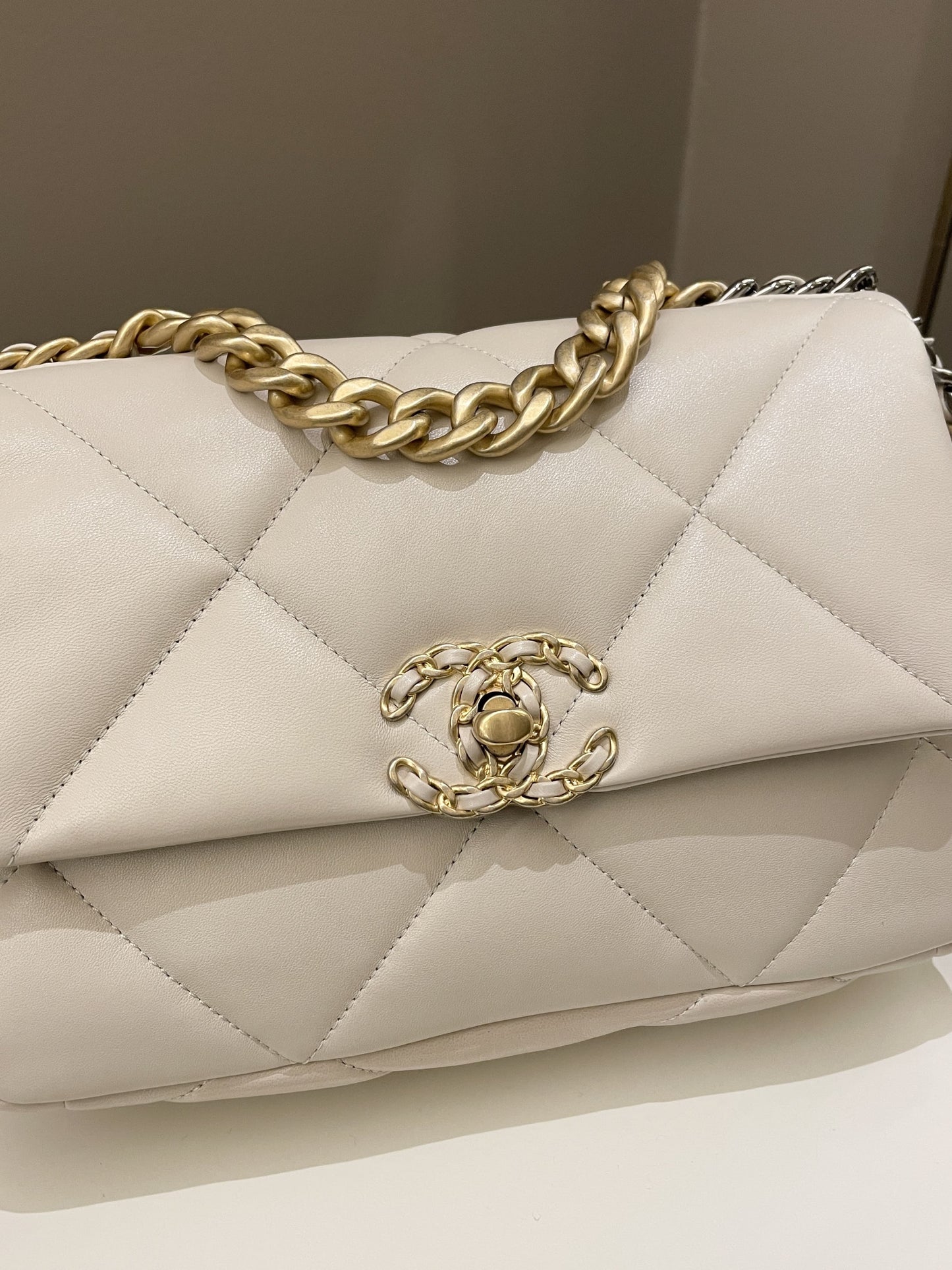 Luxury Chanel 19 Flap Bag Beige Lambskin