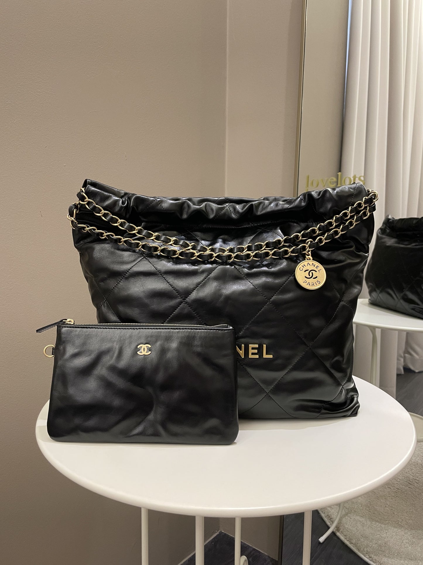 Luxury Chanel 22 Medium Black Calfskin