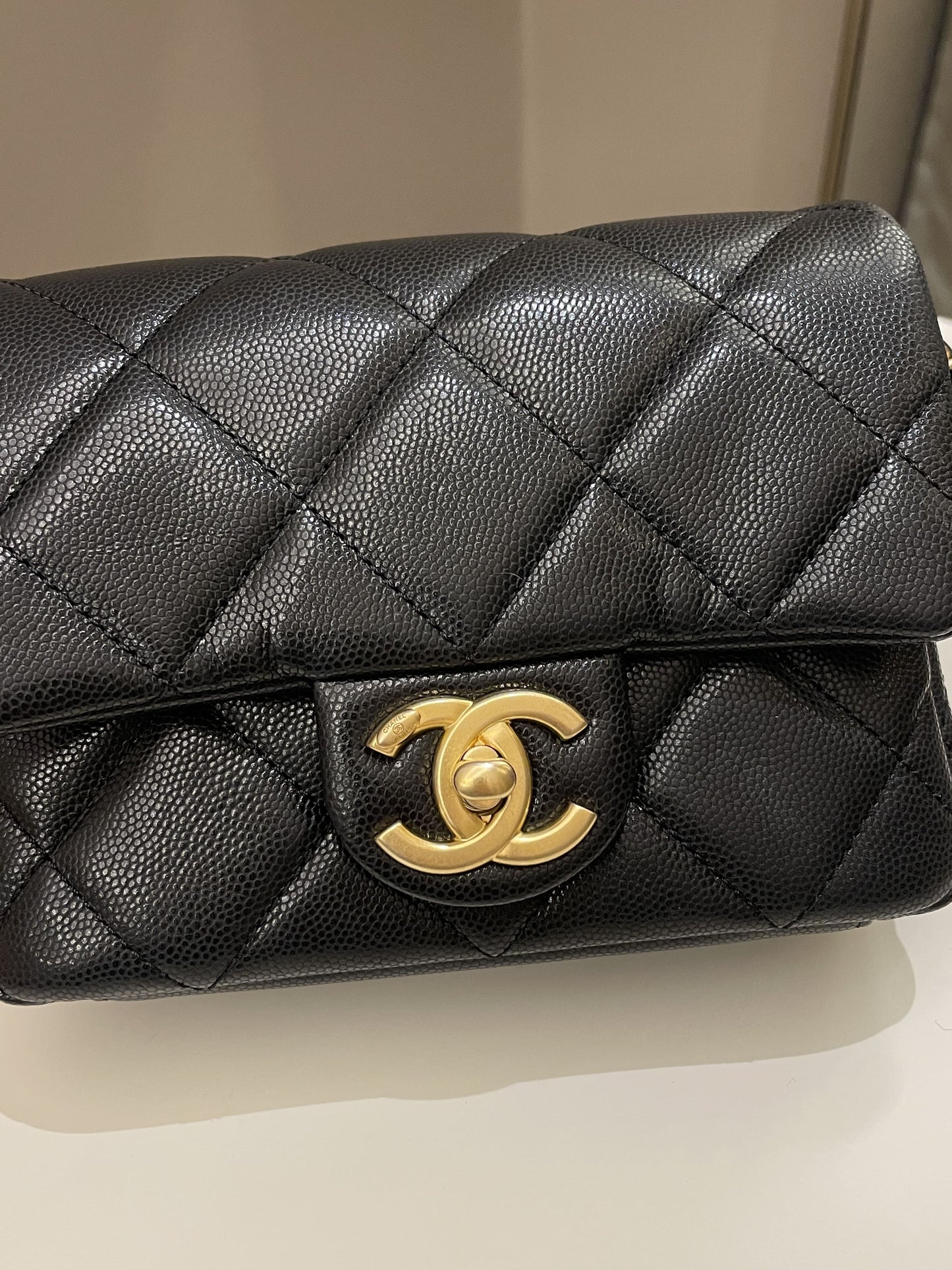 Luxury Chanel 22A Twist Your Button Mini Flap Bag Black Caviar