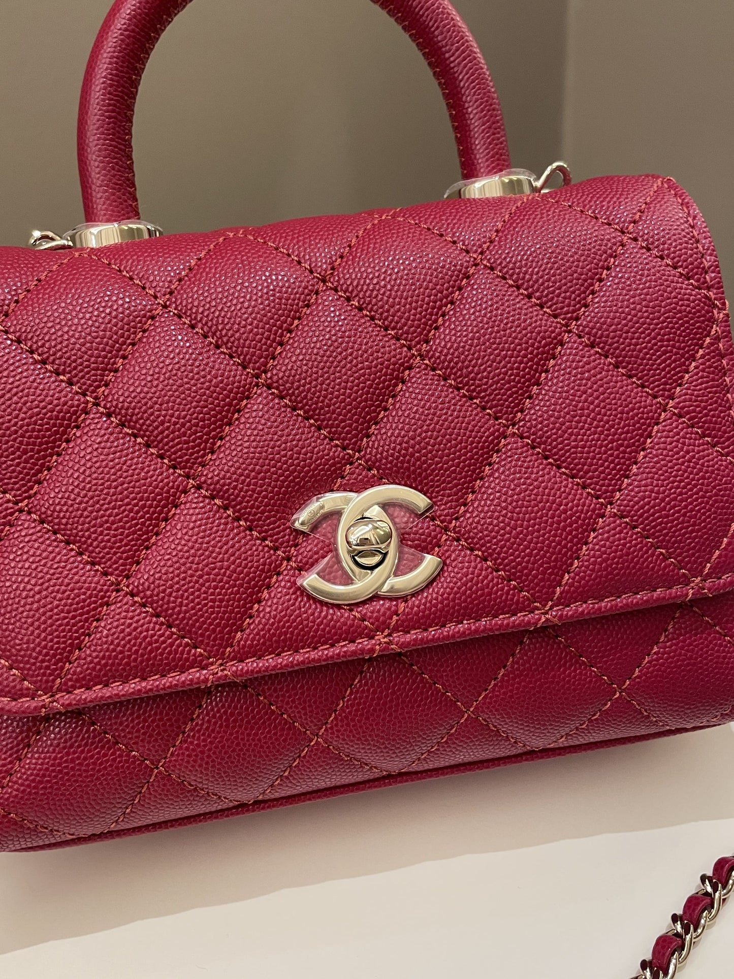 Luxury Chanel 22K Quilted Coco Handle Mini Lipstick Red Caviar