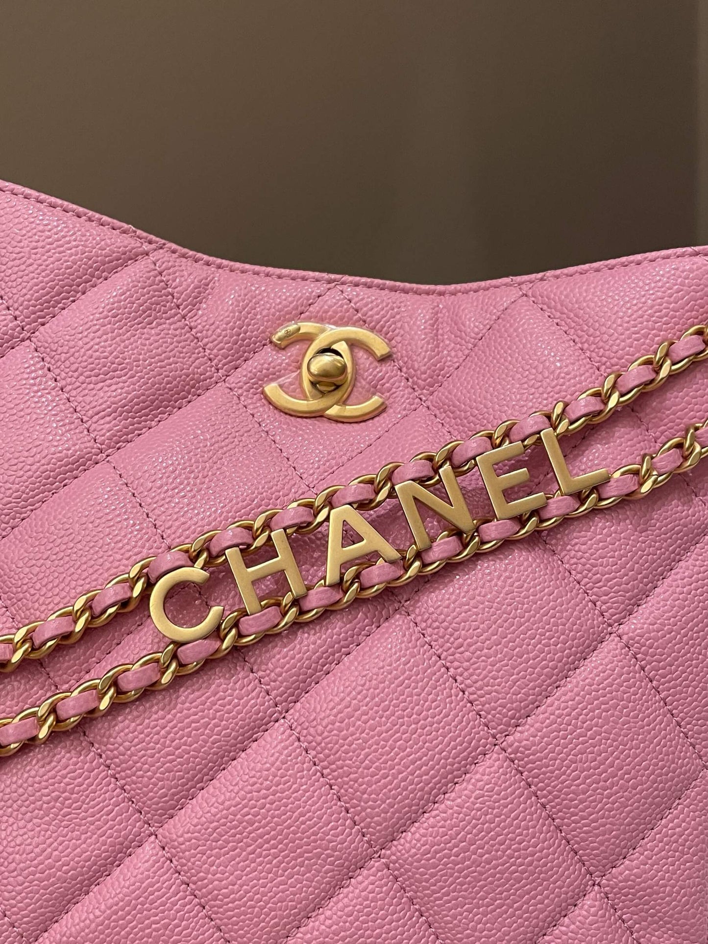 Luxury Chanel 22S Hobo Shoulder Bag Mavue Pink Caviar