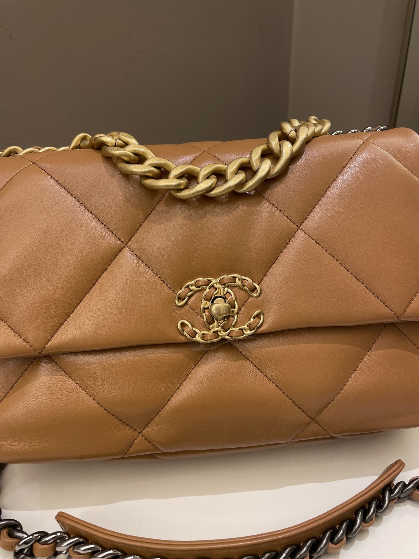 Luxury Chanel 19 Flap Bag Caramel Lambskin