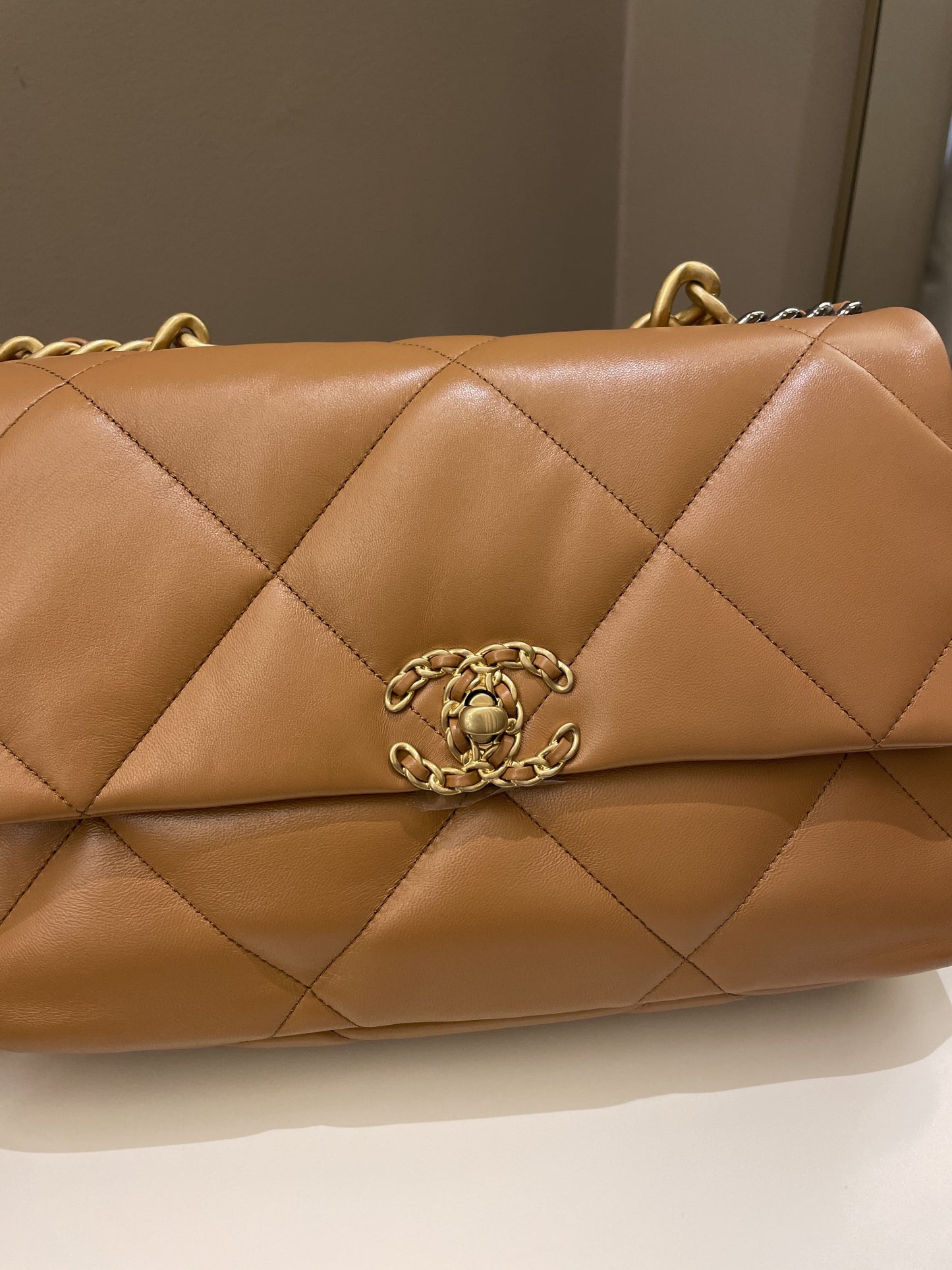 Luxury Chanel 19 Flap Bag Caramel Lambskin