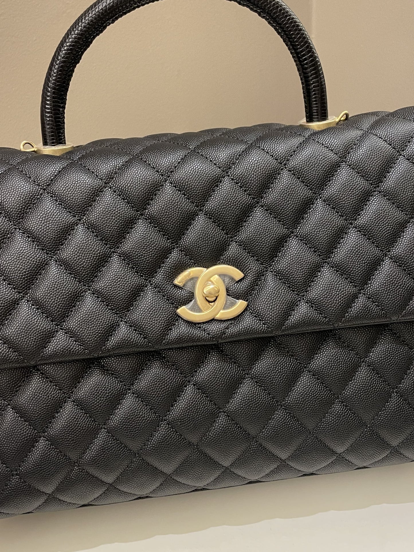 Luxury Chanel Classic Quilted Coco Lizard Handle Black Caviar