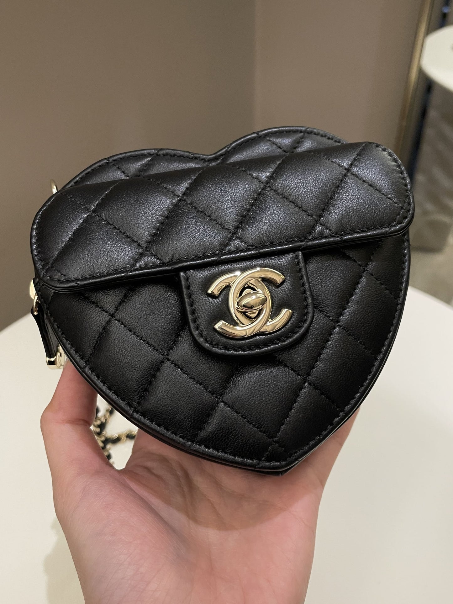 Luxury Chanel 22S Heart Bag Black Stiff Lambskin