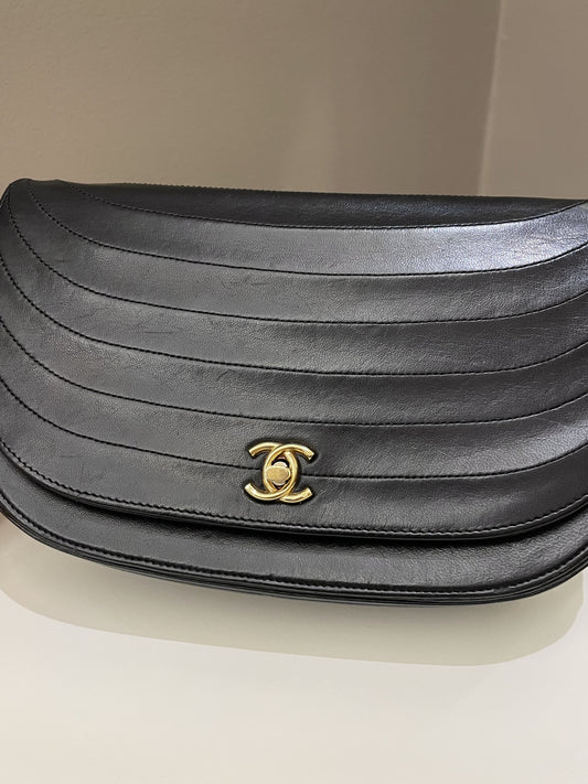 Luxury Chanel Vintage Crossbody Flap Bag Black Lambskin