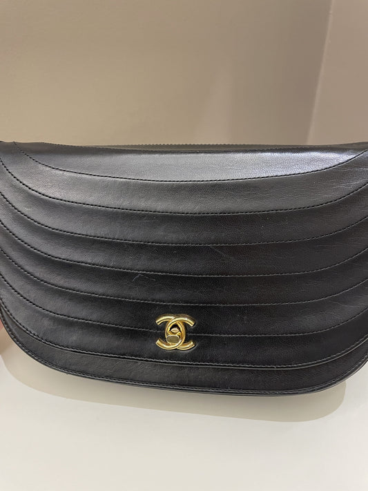 Luxury Chanel Vintage Crossbody Flap Bag Black Lambskin