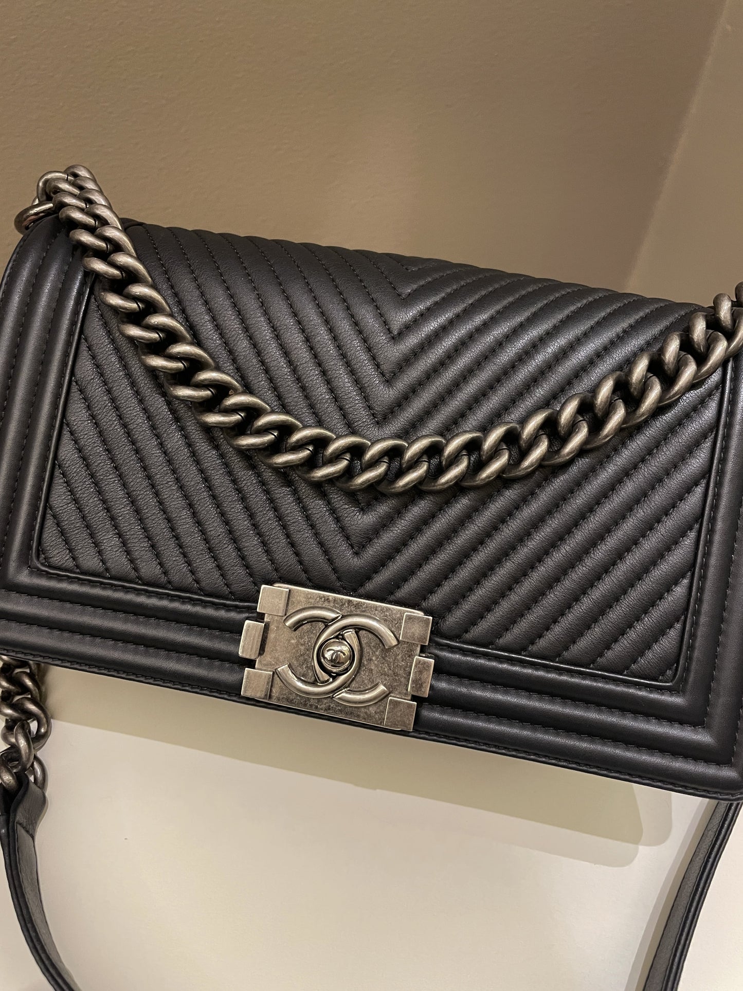 Luxury Chanel Herringbone Chevron Boy Old Medium Black Calfskin