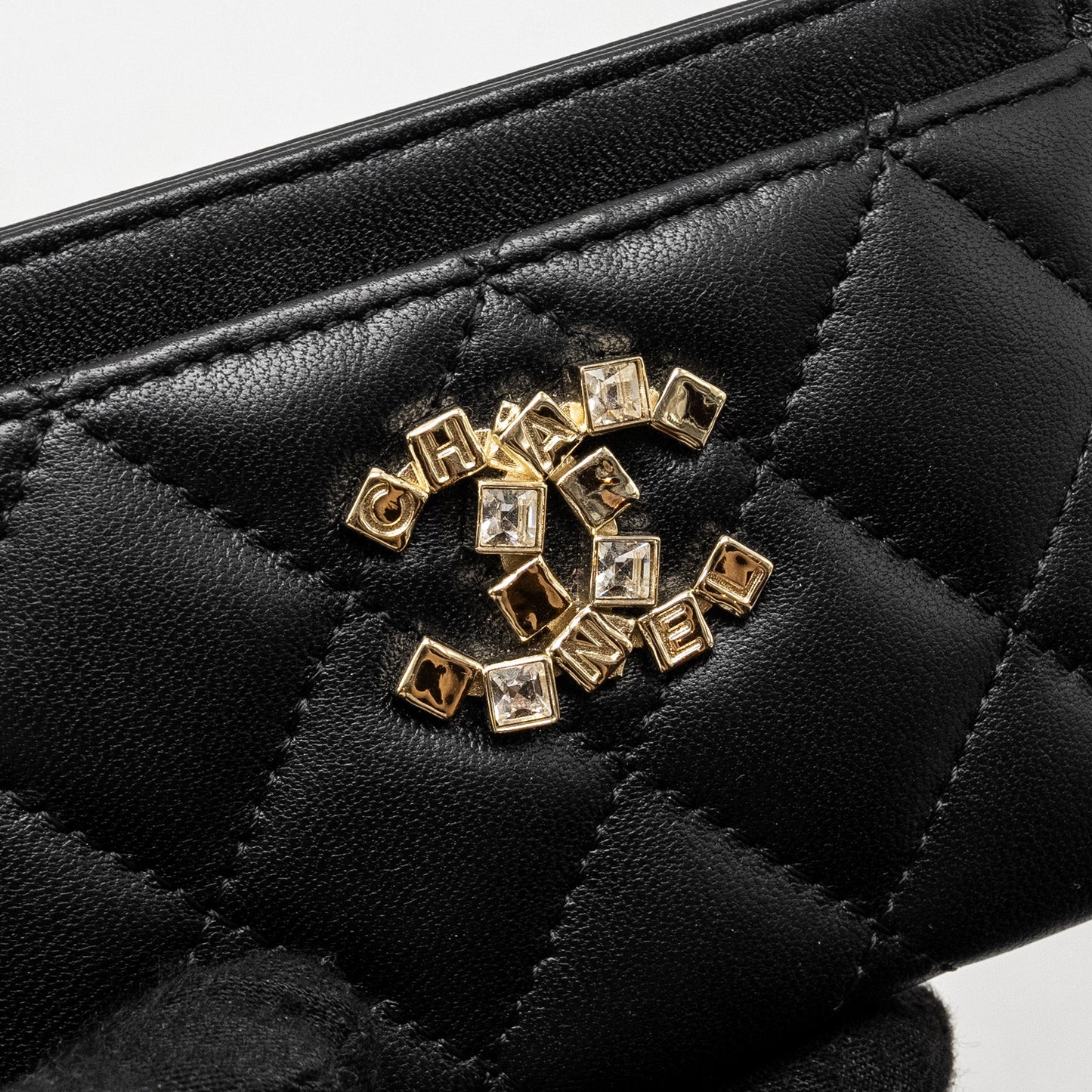 Chanel Detail CC Logo Card Holder Lambskin Black LGHW (microchip)