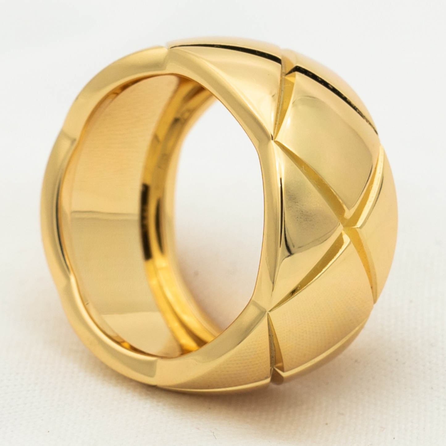 Luxury Chanel CRUSH RING 10MM QUILTED