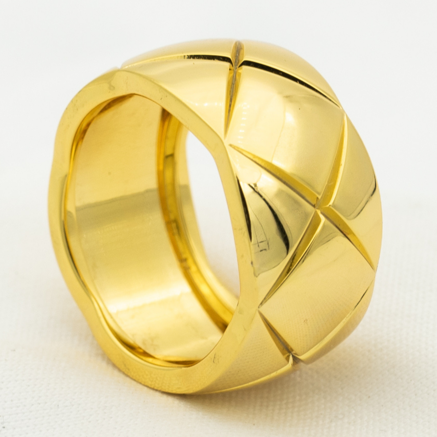 Luxury Chanel CRUSH RING 10MM QUILTED