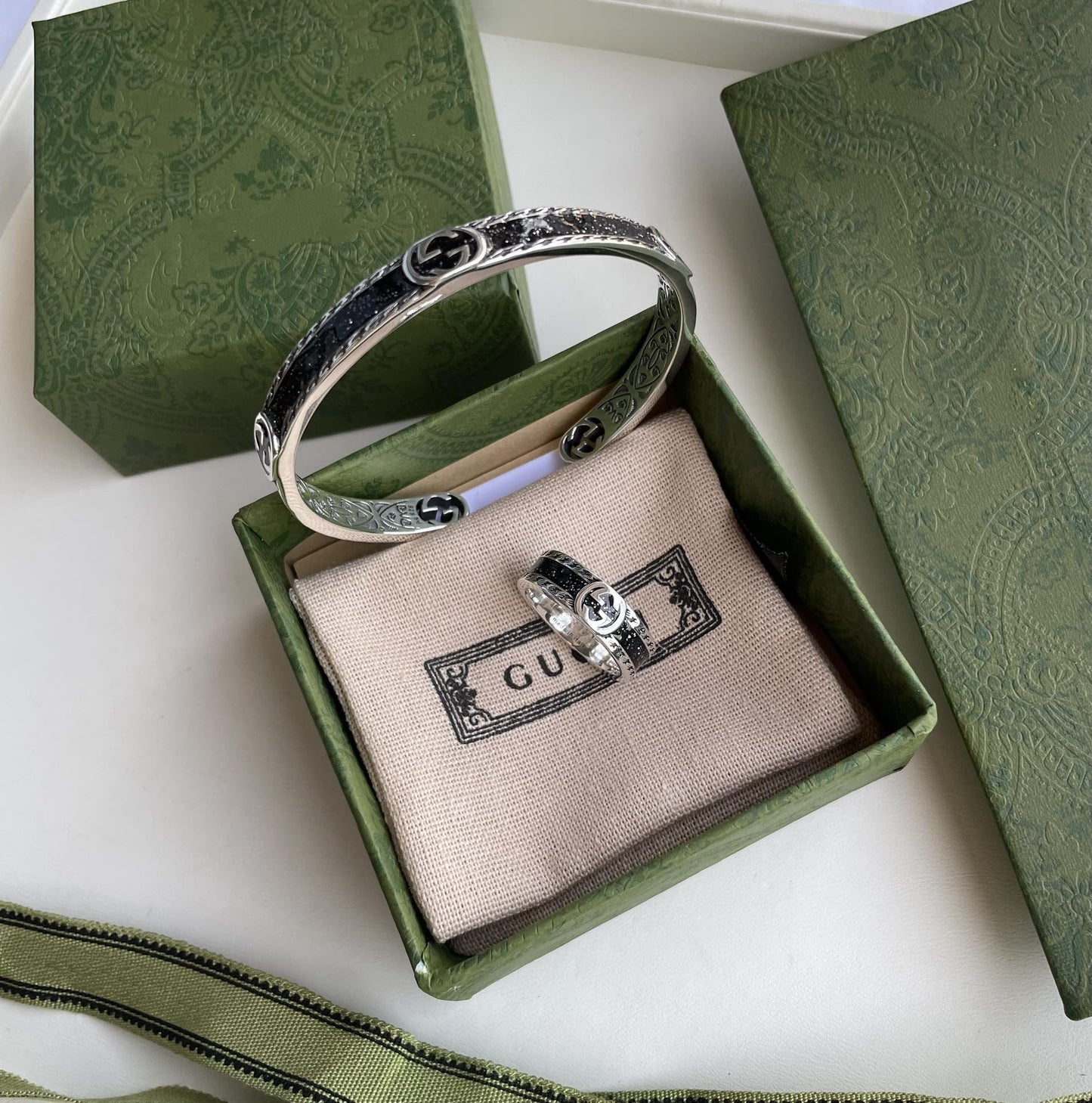 Luxury Gucci GG INTERLOCKING G ENAMEL CUFF BRACELET SILVER & BLACK