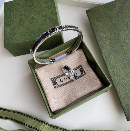 Luxury Gucci GG INTERLOCKING G ENAMEL CUFF BRACELET SILVER & BLACK