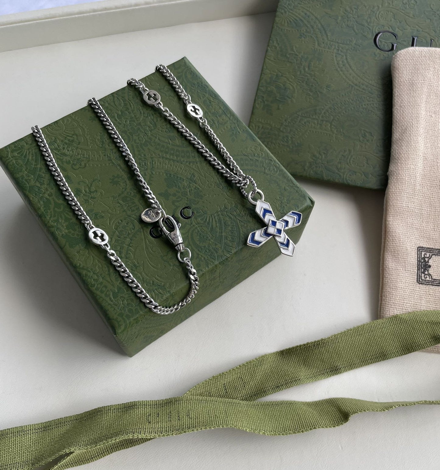 Luxury Gucci GG WOMEN'S NECKLACE WITH CROSS MOTIF PENDANT