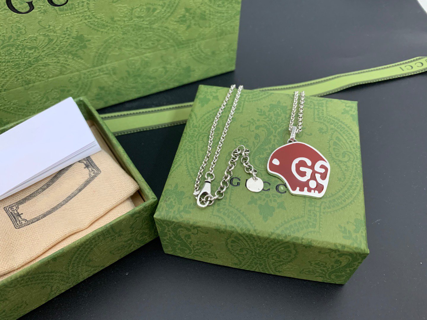 Luxury Gucci GG SKULL RED ENAMEL NECKLACE