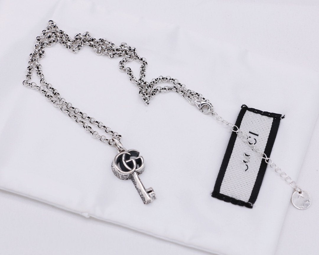 Luxury Gucci GG SILVER DOUBLE G KEY NECKLACE