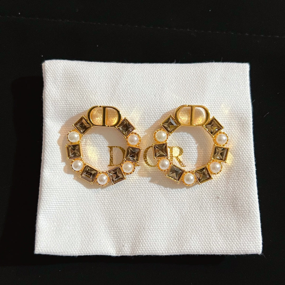 Luxury DiorEARRINGS GOLD-FINISH METAL WITH RESIN PEARLS AND AMBER-COLORED CRYSTALS