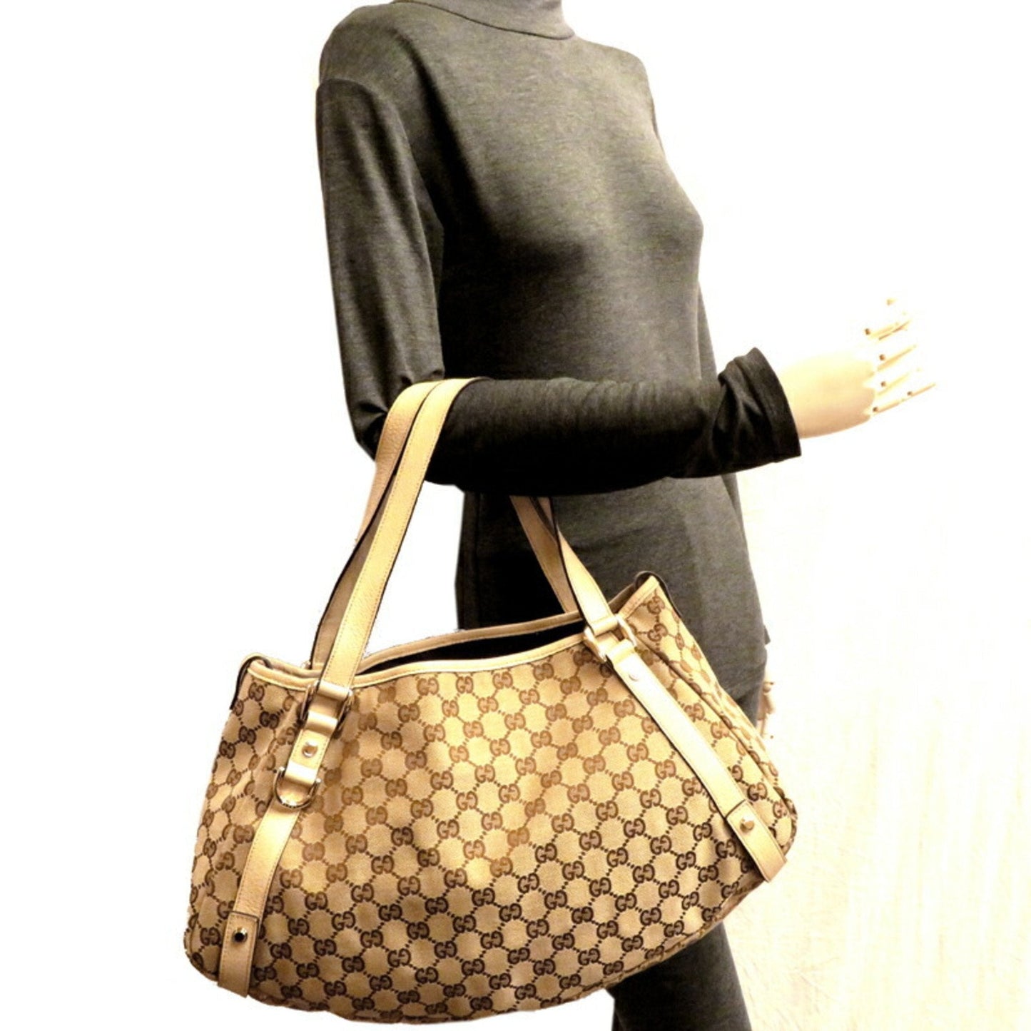 Luxury Gucci Trending 2025 Abbey  Canvas Tote Bag ()