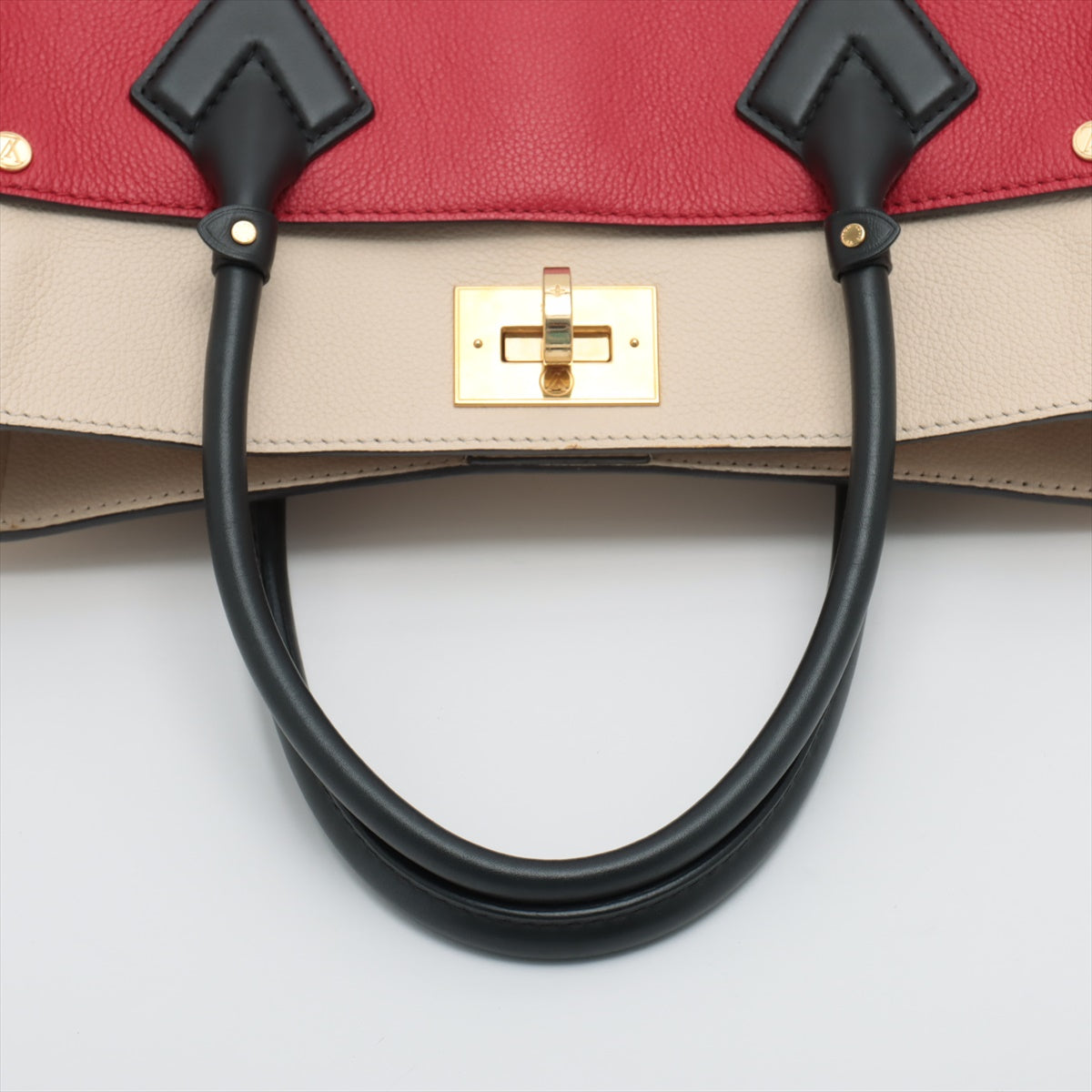 Louis Vuitton  On  Side MM M53824