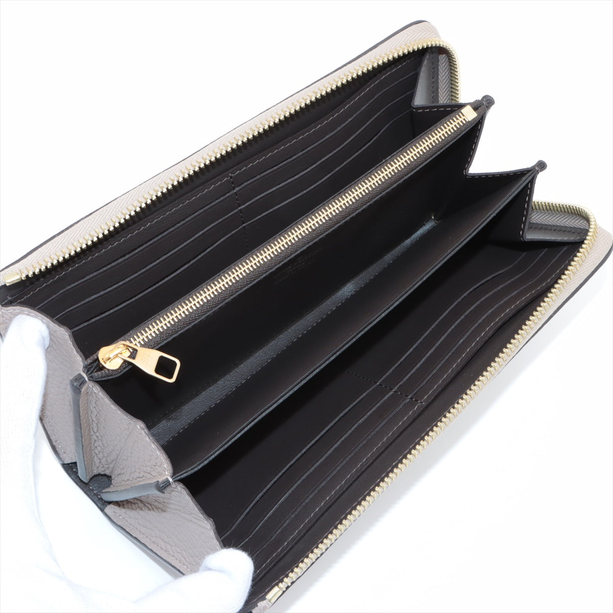 Louis Vuitton  Portfolio Comet M63104 Garage Round  Wallet  Reaction