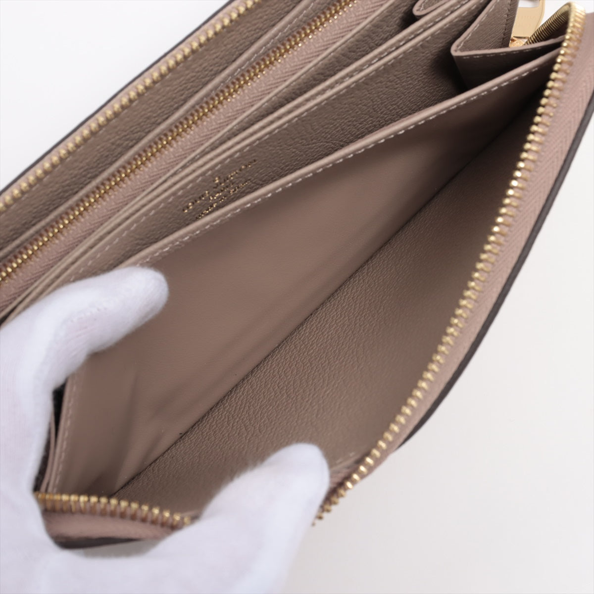Louis Vuitton Bi-Color Monogram Implant Zipper Wallet M69794 Tour Trail Round Zipper Wallet