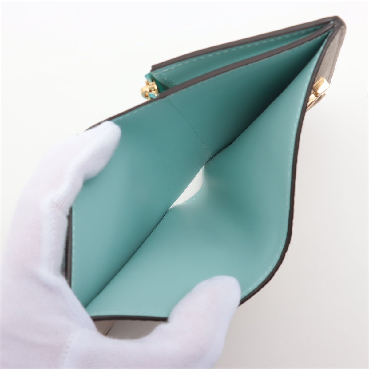 Louis Vuitton  LV Vertical Wallet Capsule M82198 Gale Compact Wallet