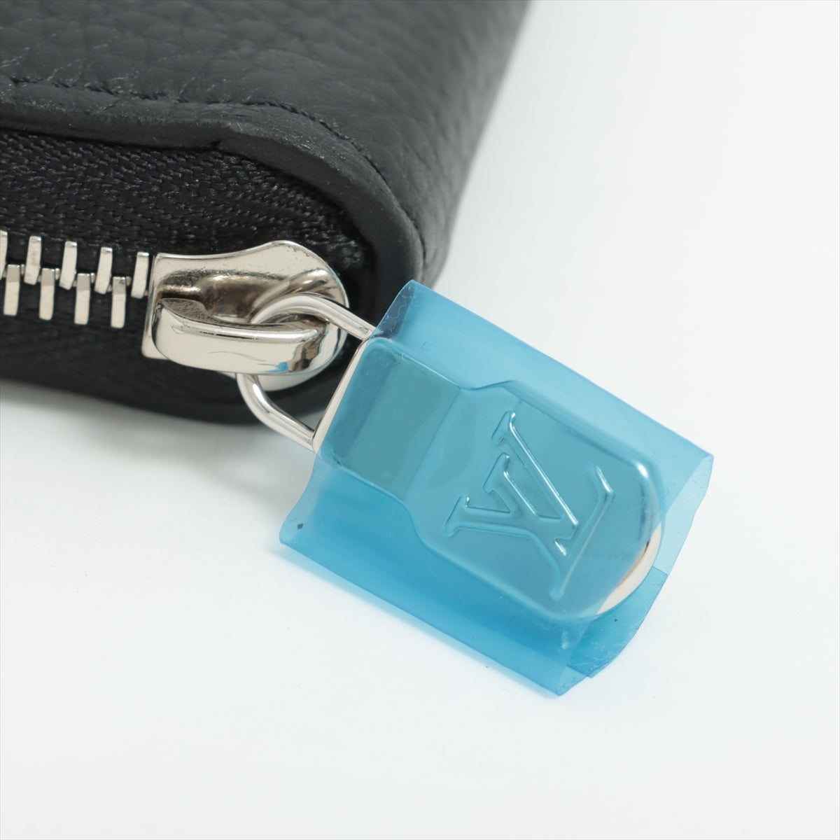 Louis Vuitton  Zippy Vertical M58412  ping Centre