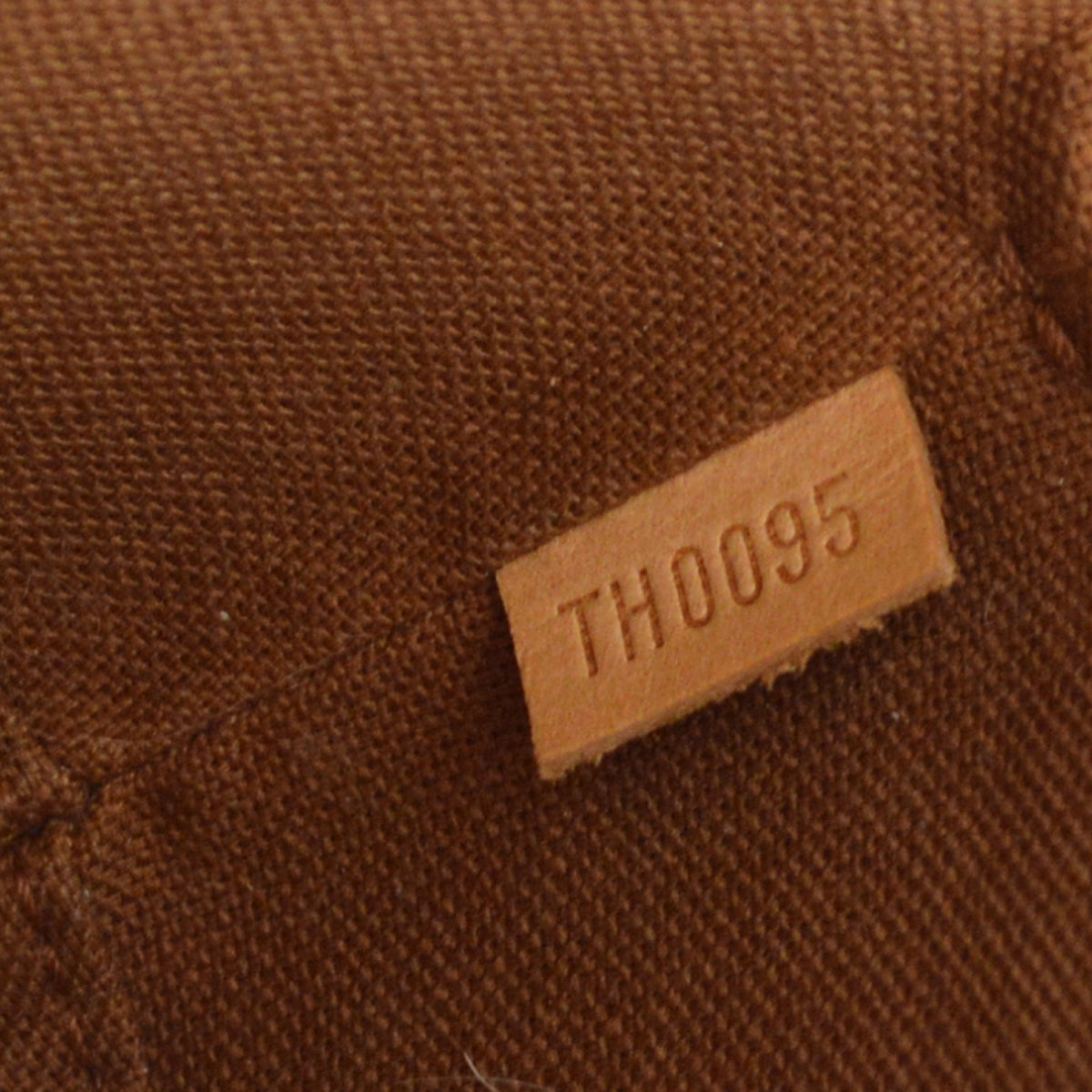 Louis Vuitton 2005 Monogram Mini Ellipse M51129