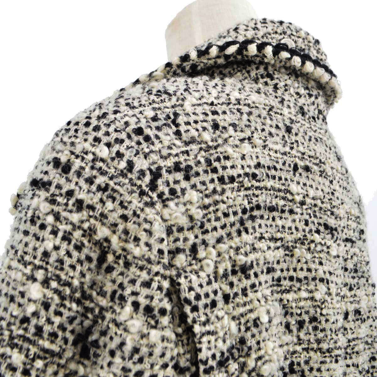 Luxury Chanel Fall 1994 single-breasted tweed blazer #42